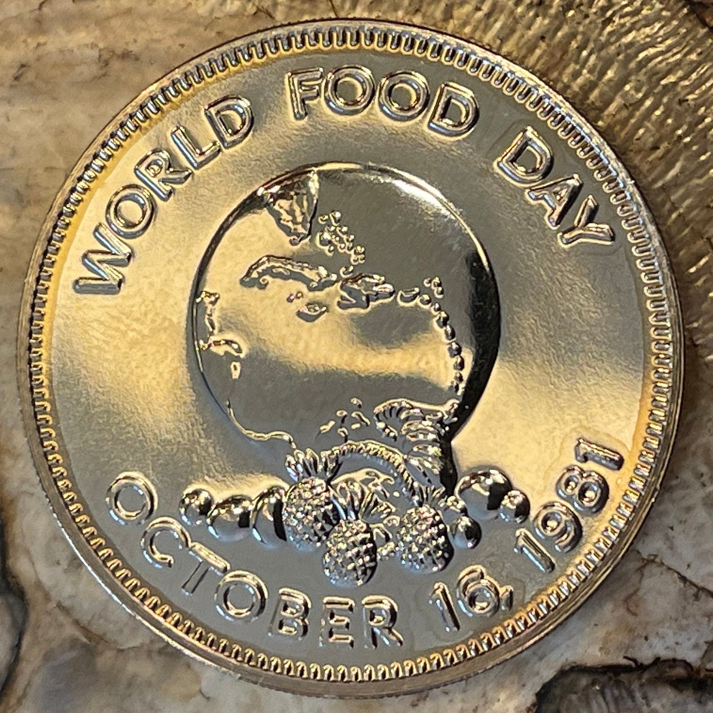 Pineapples of the Caribbean 1 Dollar Jamaica Authentic Coin Money for Jewelry (1981) (World Food Day) (FAO) (World Globe) (Tropical Fruit)