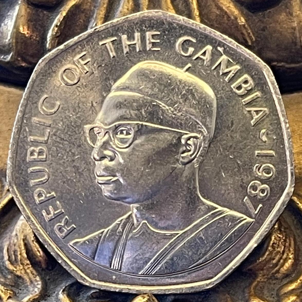West African Slender-Snouted Crocodile & President Dawda Kairaba Jawara 1 Dalasi Gambia Authentic Coin Money for Jewelry (Heptagonal) 1987