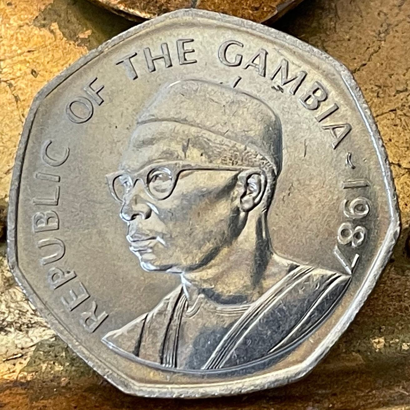 West African Slender-Snouted Crocodile & President Dawda Kairaba Jawara 1 Dalasi Gambia Authentic Coin Money for Jewelry (Heptagonal) 1987