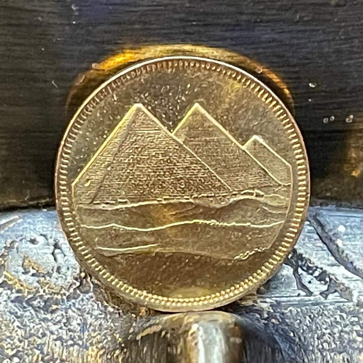 Pyramids of Giza 1 Piastre Egypt Authentic Coin Money for Jewelry and Craft Making (Qirsh)