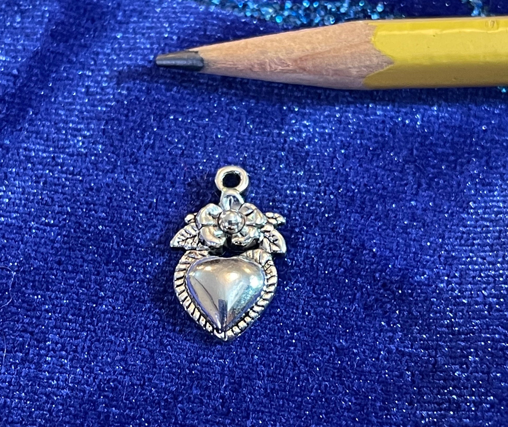 Antique silver sacred heart and flower charms - 18 x 11 mm - romantic heart, floral w/ leaves, choose two or six charms –pendant charm drop
