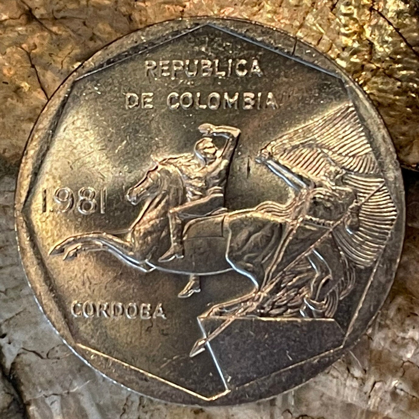 José María Córdova Statue by Betancourt & Archipelago of San Andres and Providencia 10 Pesos Colombia Authentic Coin Money for Jewelry