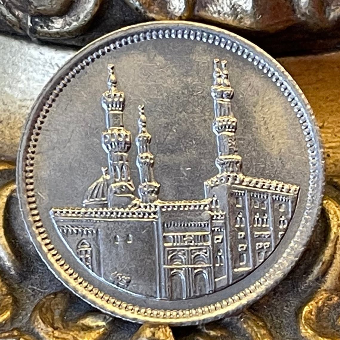 Al-Azhar Mosque 20 Quirsh Egypt Authentic Coin Money for Jewelry and Craft Making (1992) (University)