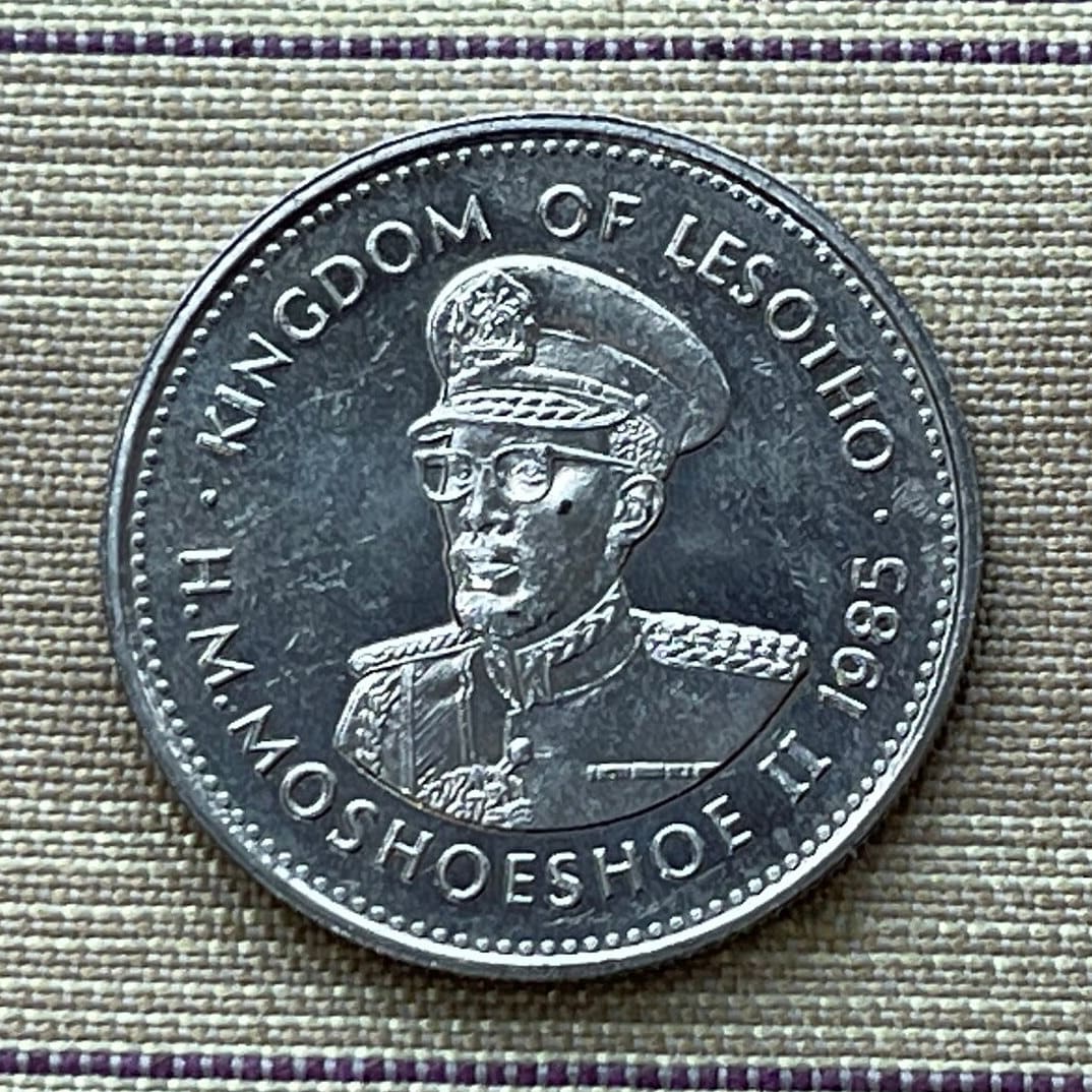King Moshoeshoe II & Mokorotlo Hat-wearing Woman weaves Basotho Basket 25 Lisente Lesotho Authentic Coin Money for Jewelry and Craft Making