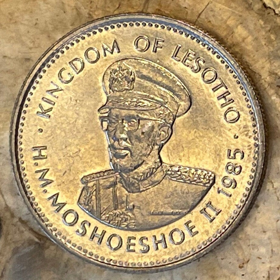 King Moshoeshoe II & Mokorotlo Hat-wearing Woman weaves Basotho Basket 25 Lisente Lesotho Authentic Coin Money for Jewelry and Craft Making