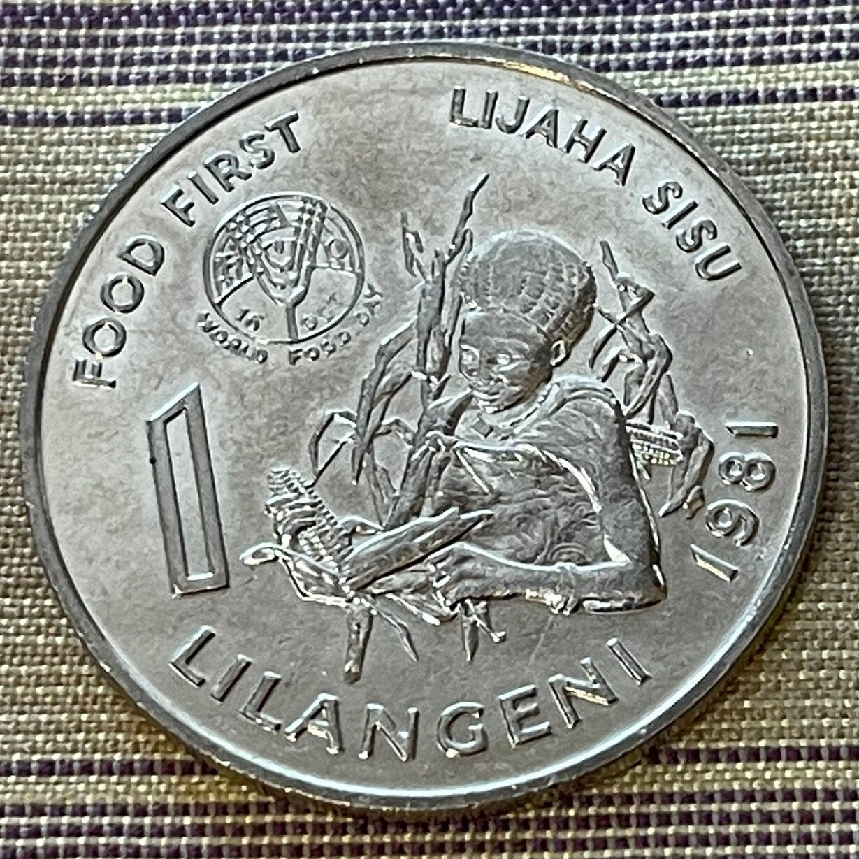 Woman with Beehive Sicolo Hairdo, Husking Corn & King Sobhuza 1 Lilangeni Swaziland Authentic Coin Money for Jewelry (1981) (Eswatini) Maize
