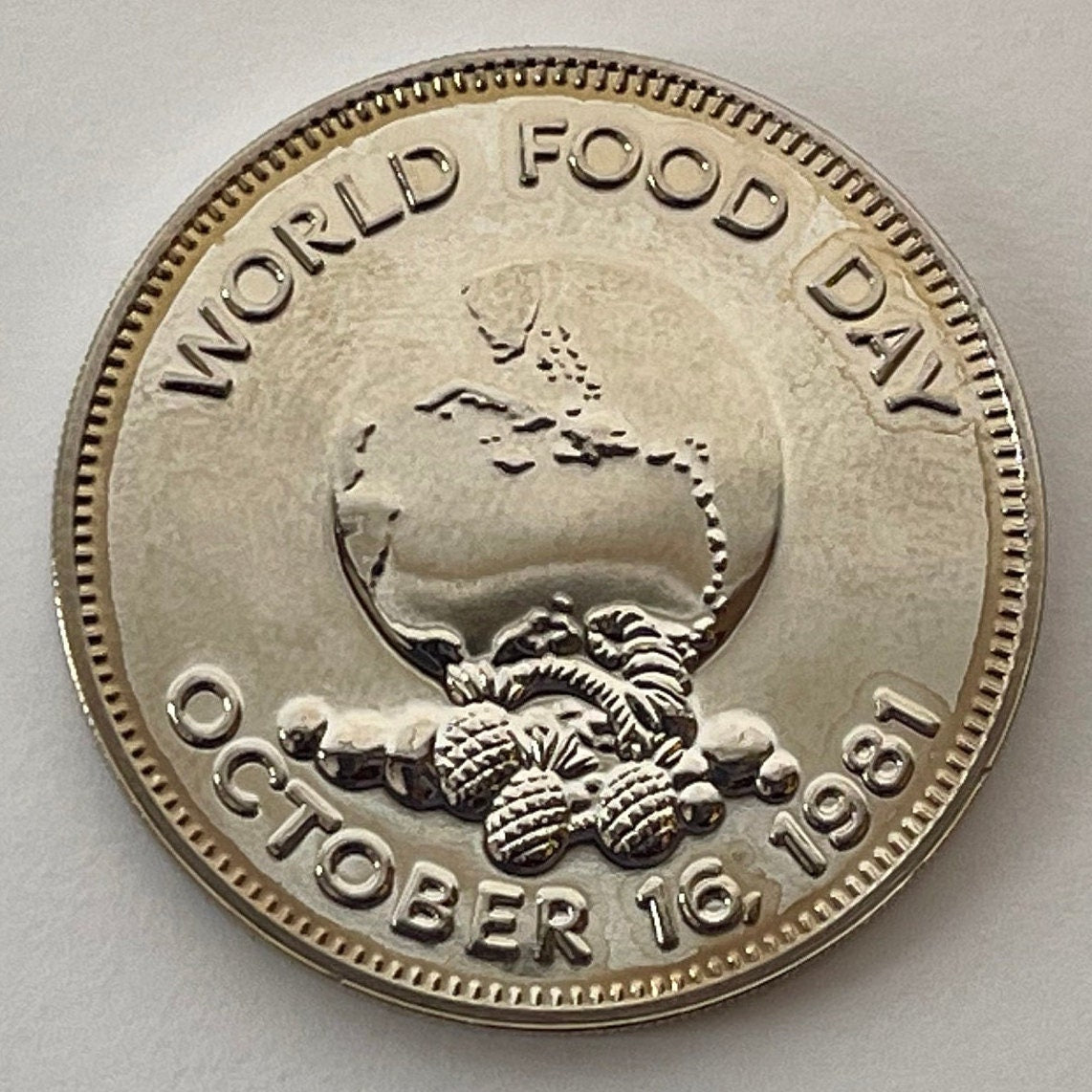 Pineapples of the Caribbean 1 Dollar Jamaica Authentic Coin Money for Jewelry (1981) (World Food Day) (FAO) (World Globe) (Tropical Fruit)