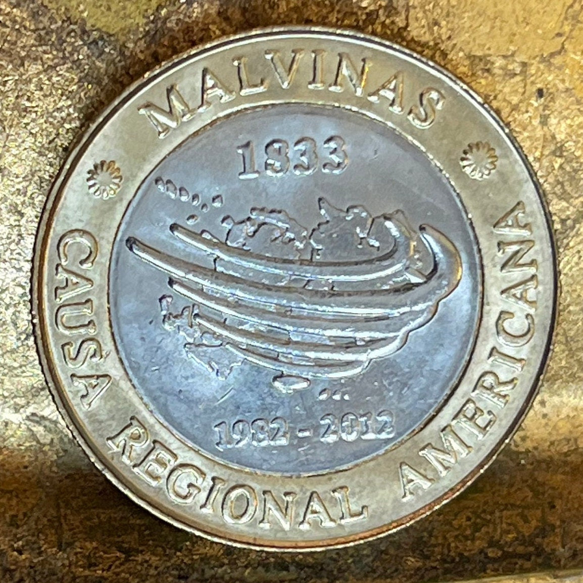 Territorial Claim to Islas Malvinas (Falkland Islands) 2 Pesos Argentina Authentic Coin Money for Jewelry (South Atlantic War) (Bimetallic)