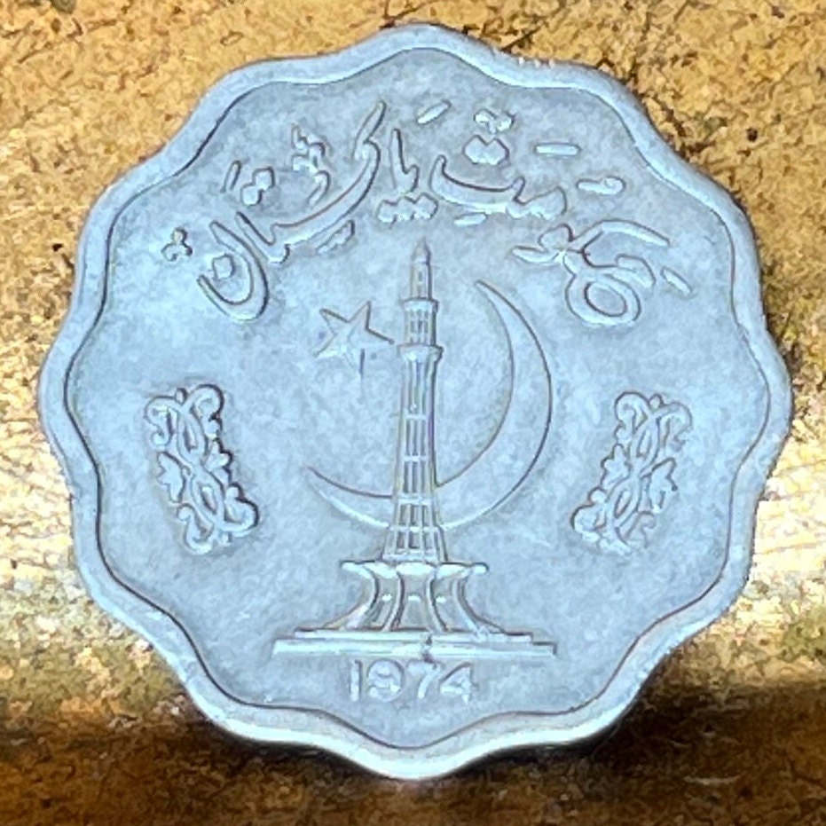 Minar-e-Pakistan & Star and Crescent 10 Paisa Pakistan Authentic Coin Money for Jewelry and Craft Making (Lahore Incident) (Scalloped Coin)
