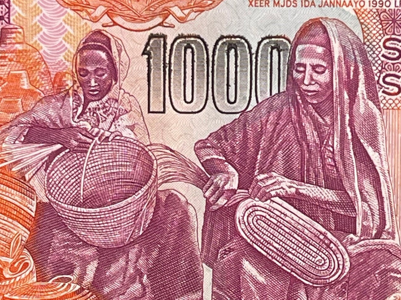 Basket Weavers Hawo Nur Hirabe and Fatima Hersi & Port of Mogadishu and "Mad Mullah" 1000 Shillings Somalia Authentic Banknote Money