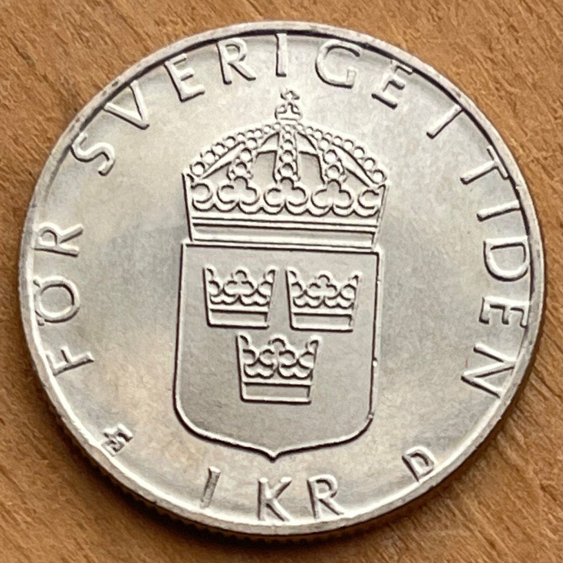 King Carl XVI Gustaf 1 Krona Sweden Authentic Coin Money for Jewelry and Craft Making (Three Crowns)