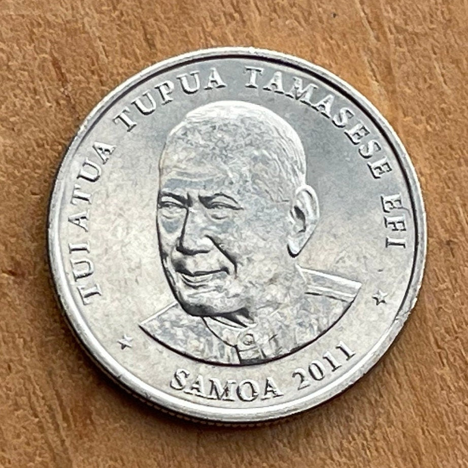 Fautasi Canoe Racers with Mirror Reflections on Water & Tui Ātua Tupua Tamasese Tupuola Tufuga Efi 10 Sene Samoa Authentic Coin for Jewelry