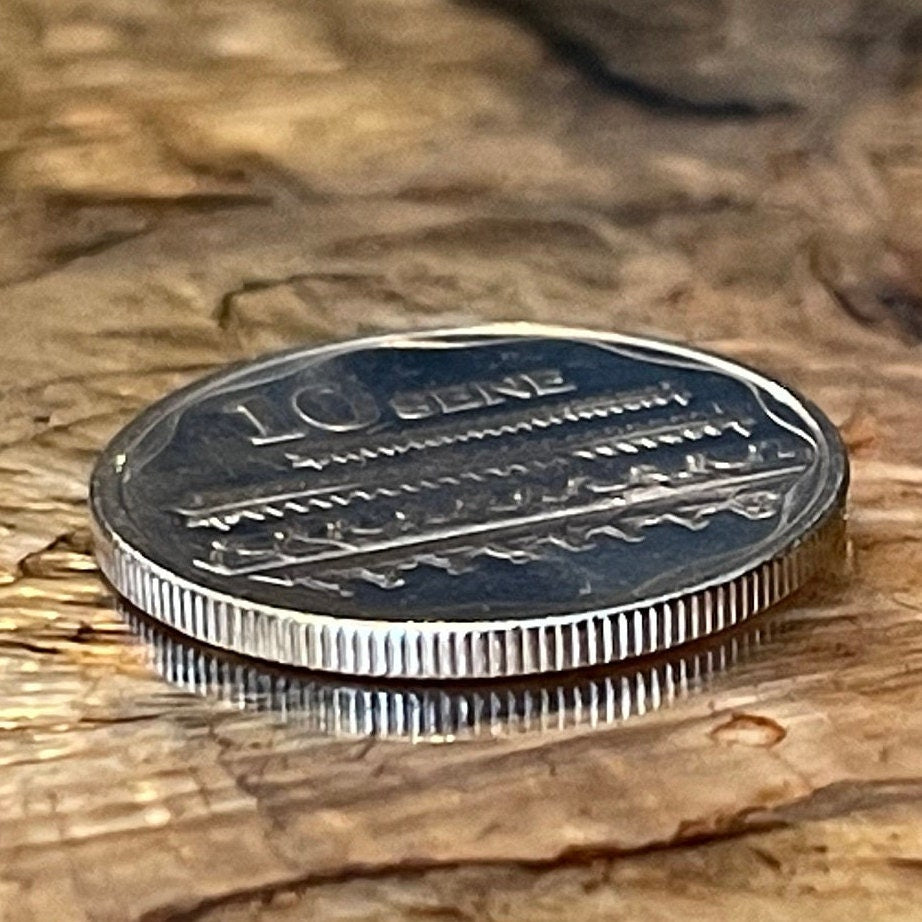 Fautasi Canoe Racers with Mirror Reflections on Water & Tui Ātua Tupua Tamasese Tupuola Tufuga Efi 10 Sene Samoa Authentic Coin for Jewelry