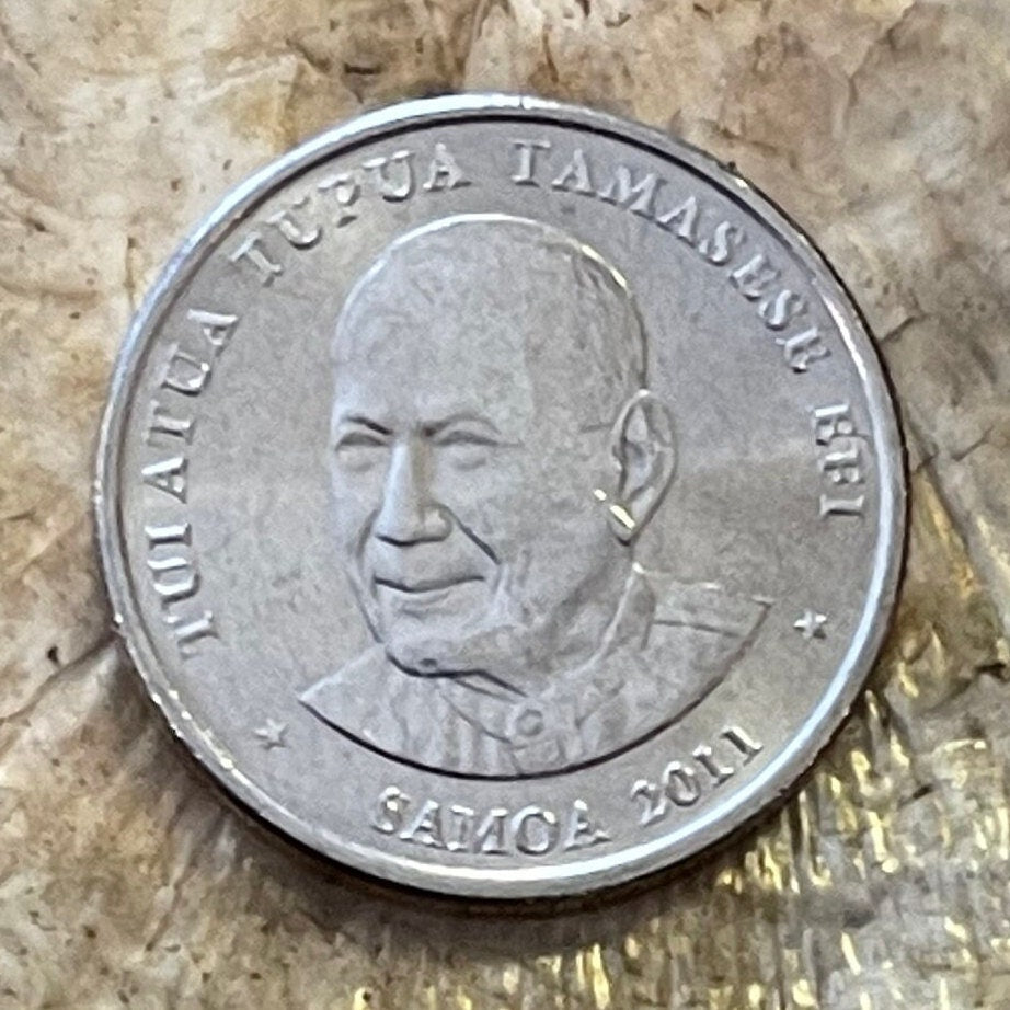 Fautasi Canoe Racers with Mirror Reflections on Water & Tui Ātua Tupua Tamasese Tupuola Tufuga Efi 10 Sene Samoa Authentic Coin for Jewelry